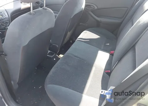 2000 Ford Focus Lx z USA, uszkodzony, nr VIN 1FAFP33P8YW335263